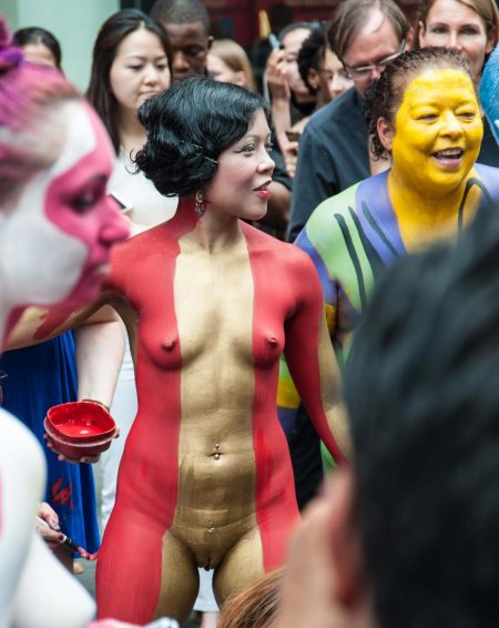 Голая бодиарт