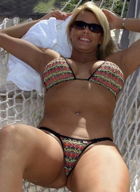 Мамки в бикини