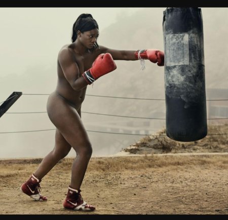 Бокс голых девушек