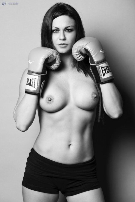 Боксер обнаженка