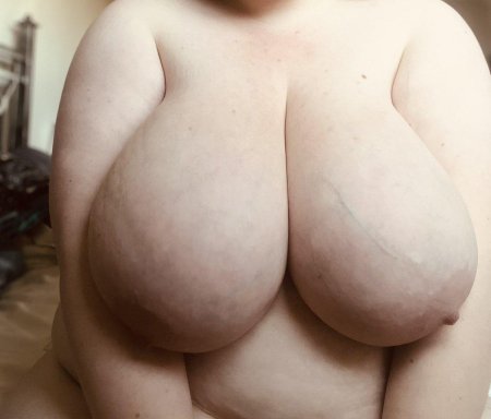 С огромными сиськами