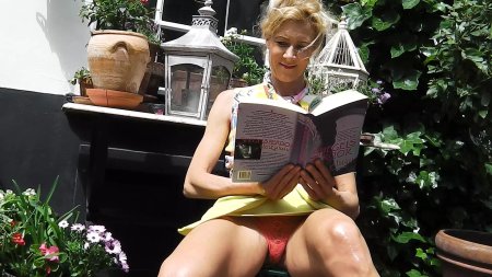 Зрелые женщины под юбкой