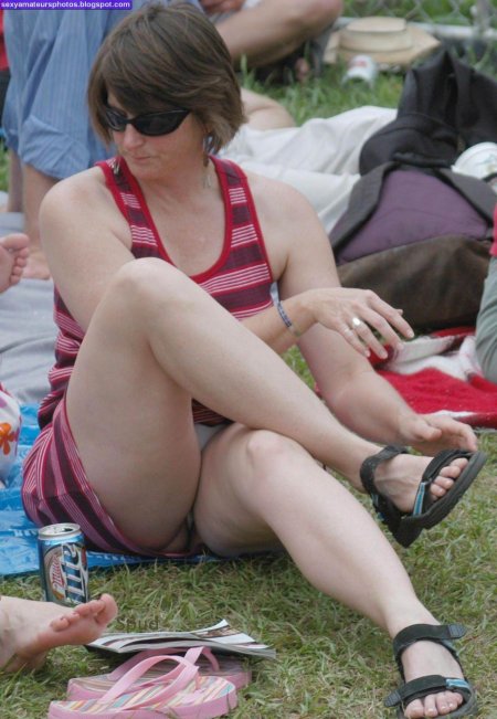 Подглядывание под платье