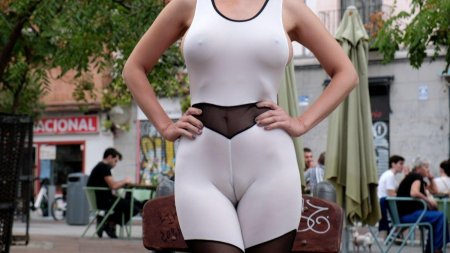 Девушка в леггинсах