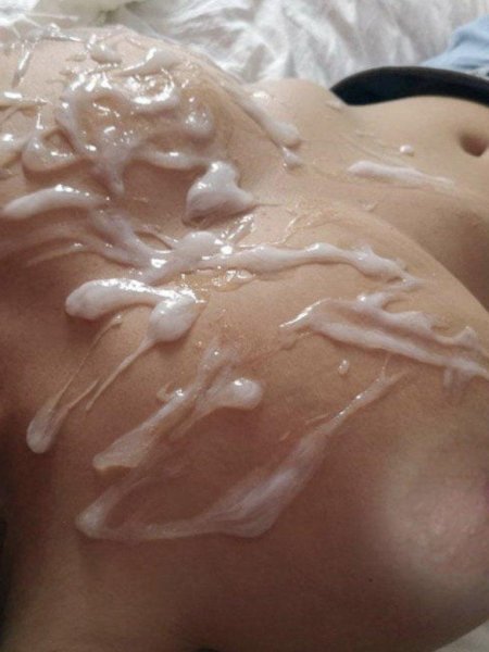 Кончил жене на живот и грудь