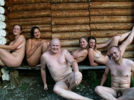 Голые нудисты в бане