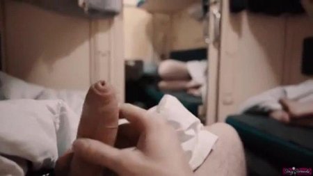 Девушки в плацкартном вагоне