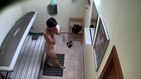 Камера в раздевалке солярия