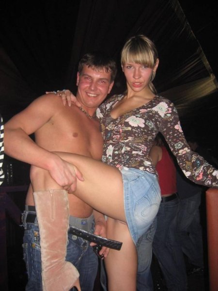 Юноши и девушки без трусов