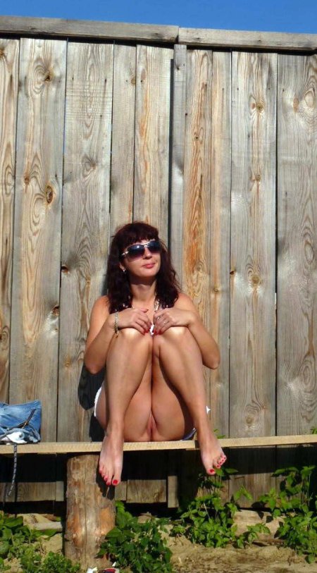 Голая жена на даче частное