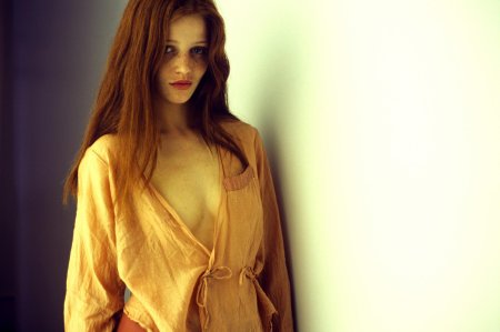 Рыжая девушка