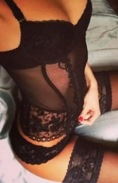 В нижнем белье без лица