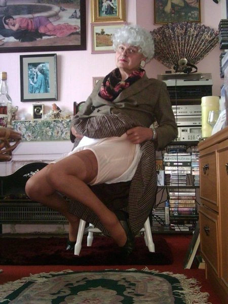 Голые старухи в панталонах