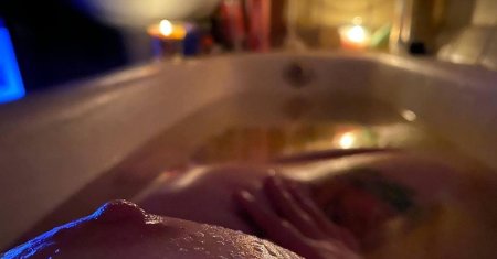 Девушка ванной