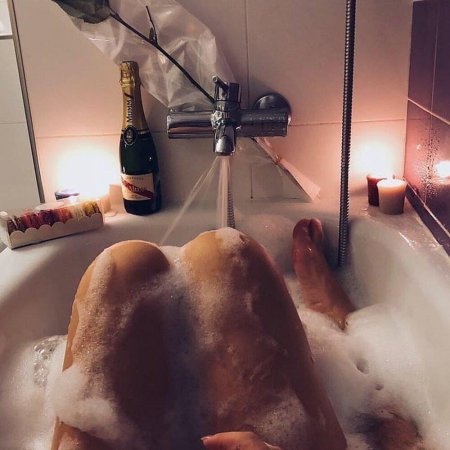 Влюбленные в ванной