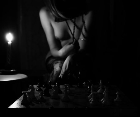 Девушка и шахматы