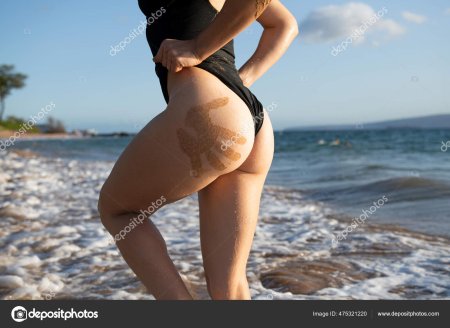 Попа на пляже