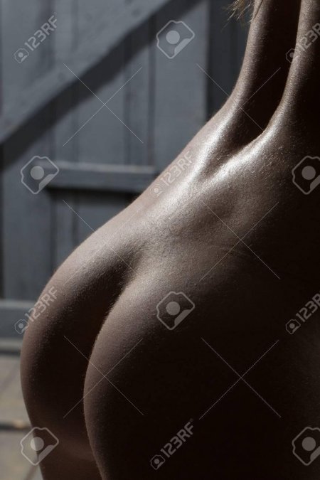 Голые женские попы