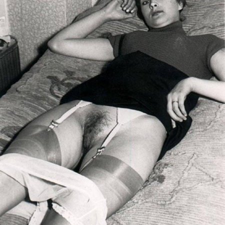 В чулках ретро