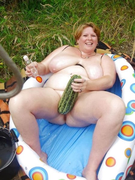 Огромные огурцы