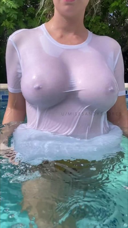 Сиськи мокрые