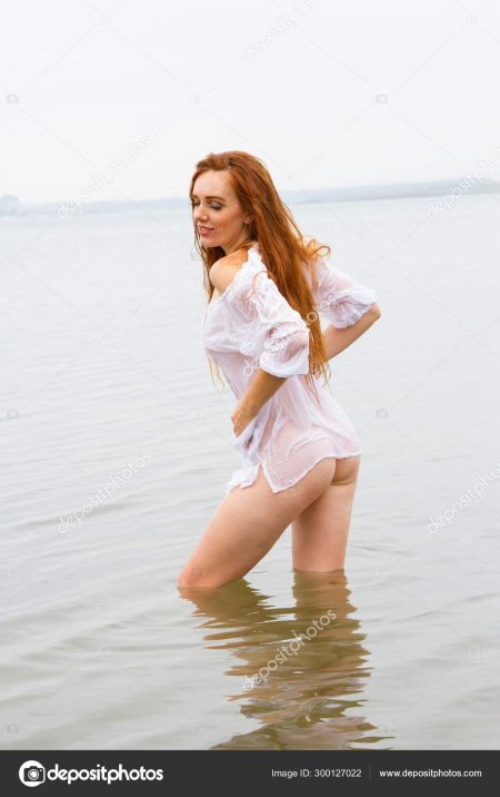 Фотосессия в мокрой рубашке