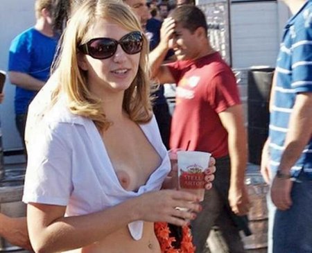 Засветы сисек на улице