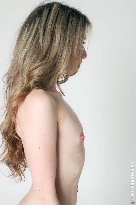 Блондинка стройная