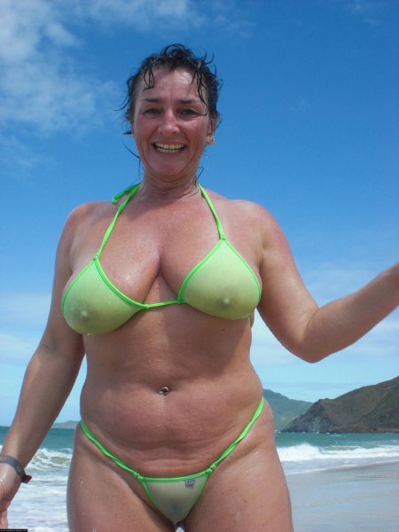 Зрелые в бикини любители