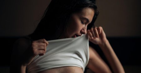 Красивая маленькая грудь эротика