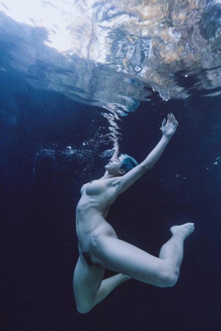 Подводное эротическое шоу