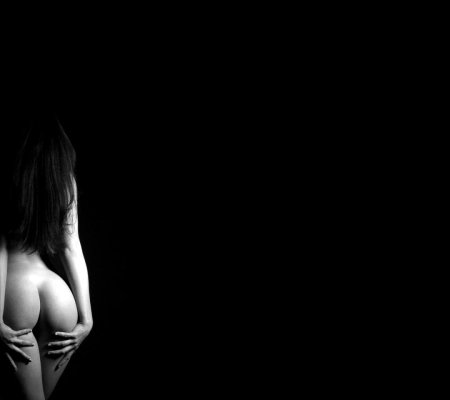 Силуэт голой девушки