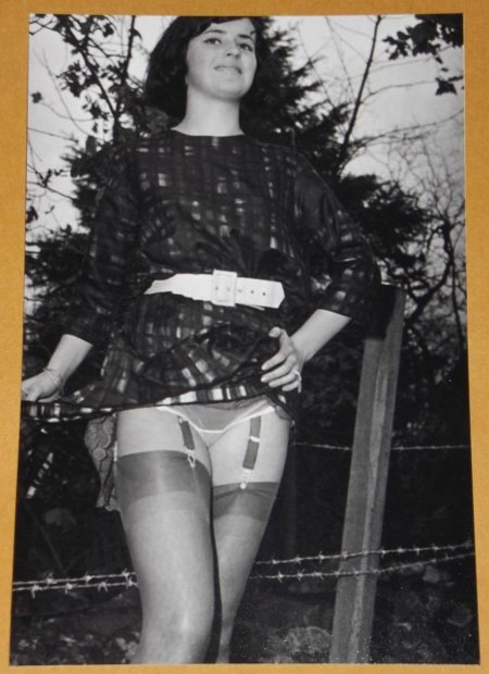 Женщины в чулках ретро