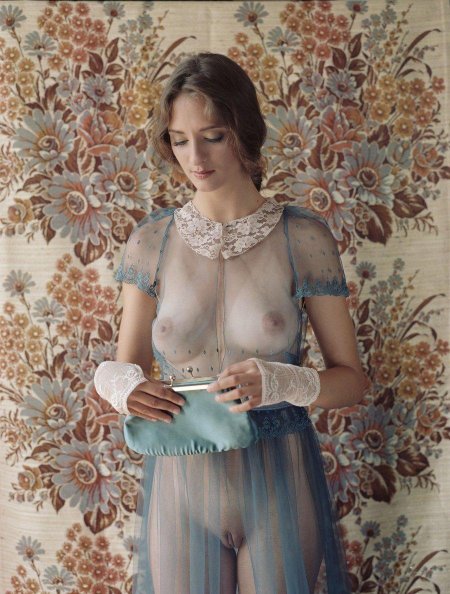 В прозрачной одежде