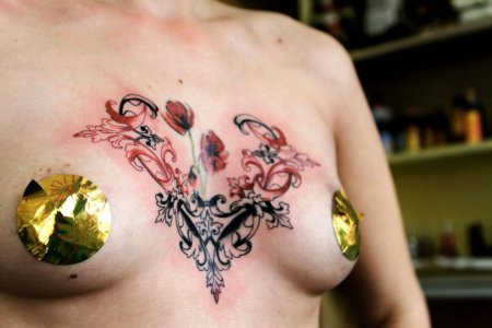 Тату они на груди