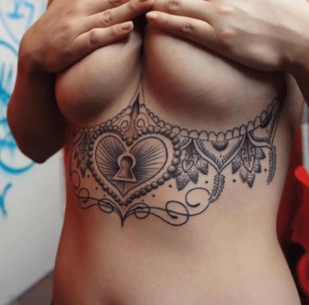 Татуировки женские на груди