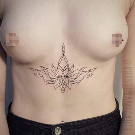 Тату под грудью женские