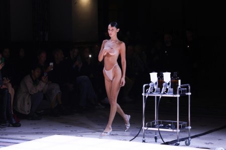 Белла хадид на показе coperni