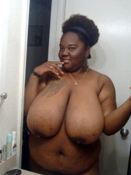Негритянка большие сиськи