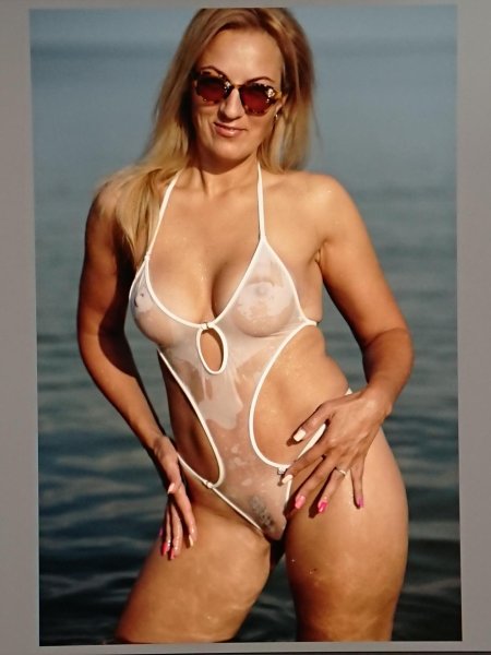 Зрелые женщины в бикини