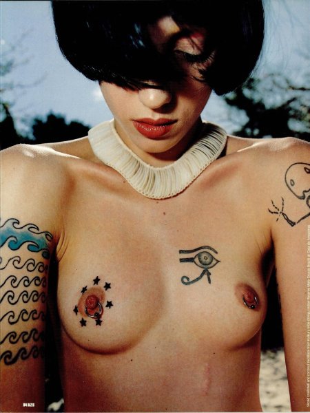 Татуированные сиськи