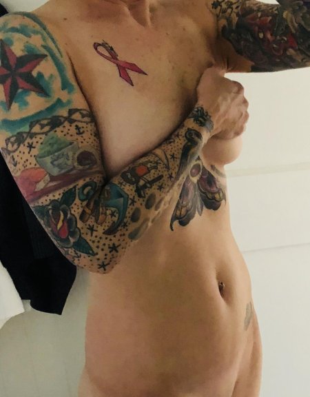 Женщина с татуировками