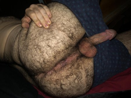 Волосатая мужская попа