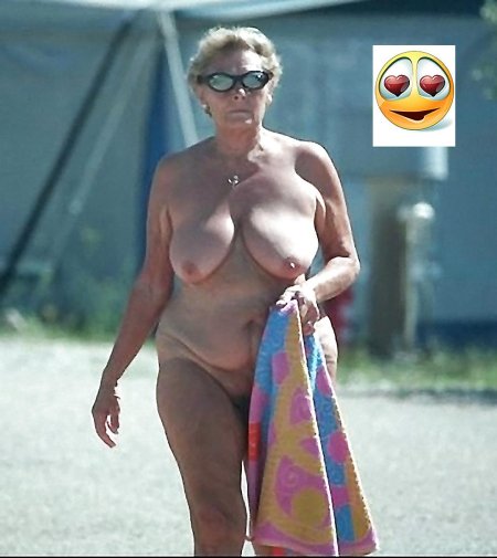 Голые старухи на пляже