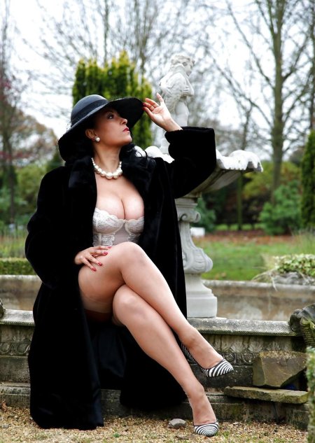 Пышная женщина