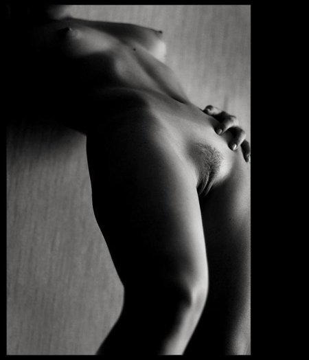 Красивое черно белое ню