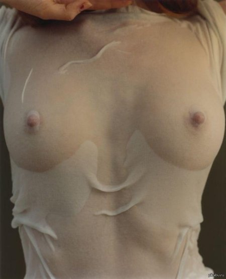 Сиськи в мокрой одежде