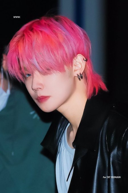 Yeonjun pink hair
