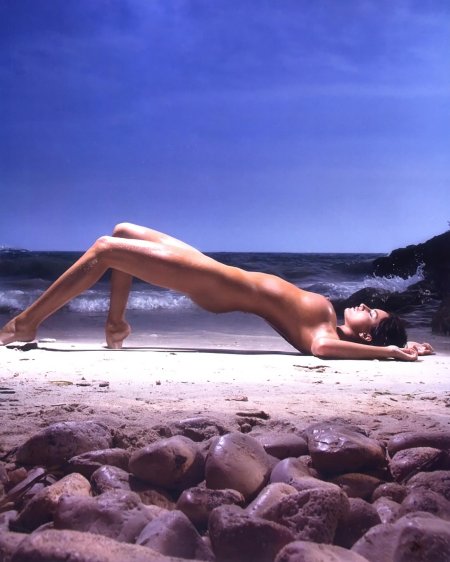 Девушка на пляже эротика