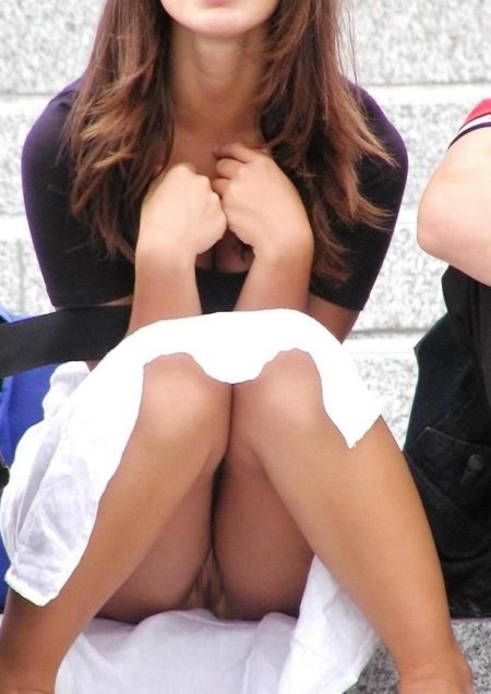 Красивые девушки под юбкой